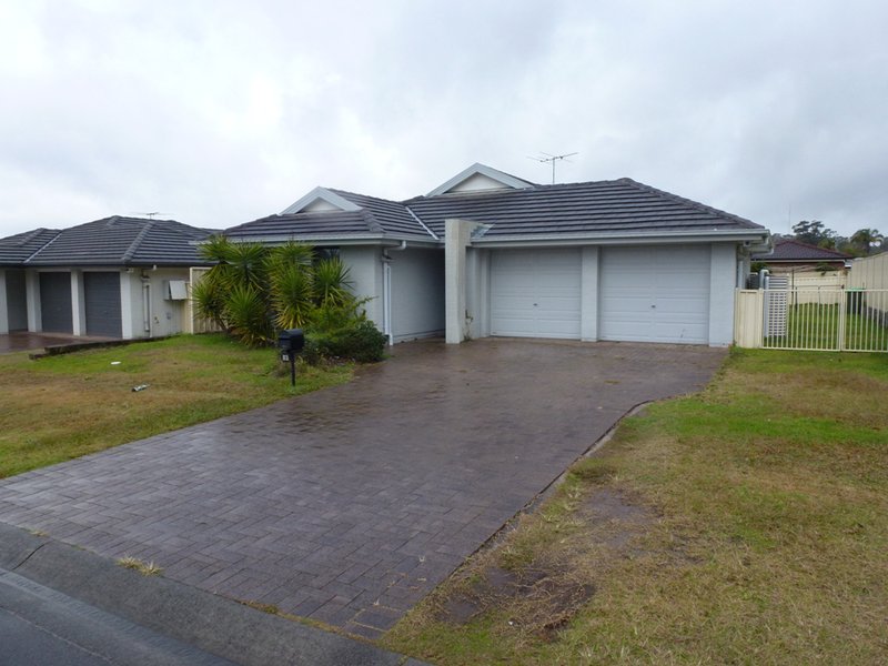 Photo - 20 Lakeaire Circuit, Cameron Park NSW 2285 - Image 11