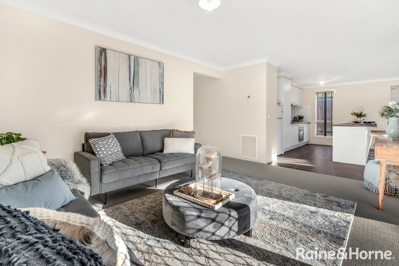 Photo - 20 Langport Crescent, Sunbury VIC 3429 - Image 6