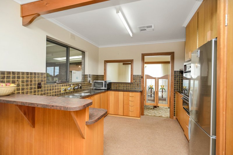 Photo - 20 Lawson Street, Victor Harbor SA 5211 - Image 7