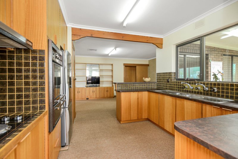 Photo - 20 Lawson Street, Victor Harbor SA 5211 - Image 8