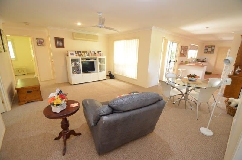 Photo - 20 Laysan Crescent, Oxenford QLD 4210 - Image 5