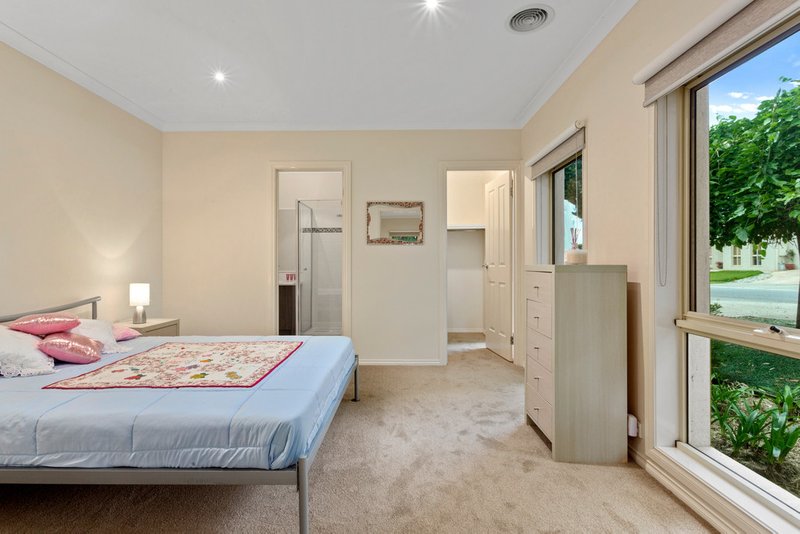 Photo - 20 Lazar Grove, South Morang VIC 3752 - Image 7