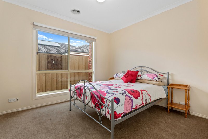 Photo - 20 Lazar Grove, South Morang VIC 3752 - Image 9