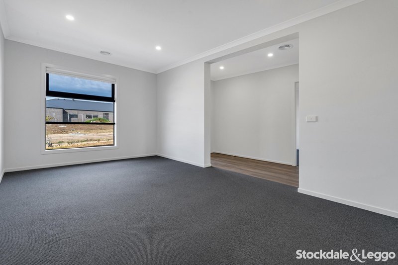 Photo - 20 Leahy Circuit, Gisborne VIC 3437 - Image 2