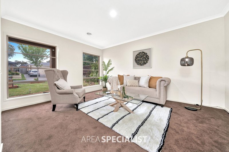 Photo - 20 Lemon Grove, Cranbourne West VIC 3977 - Image 6