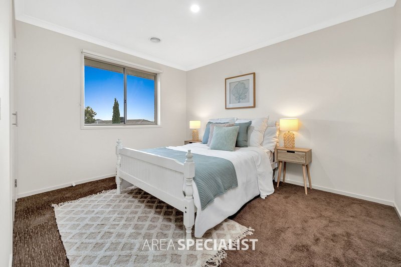 Photo - 20 Lemon Grove, Cranbourne West VIC 3977 - Image 17