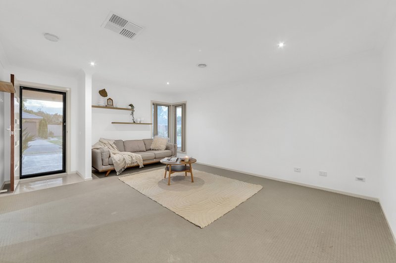 Photo - 20 Lemon Thyme Way, Lynbrook VIC 3975 - Image 2