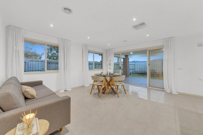 Photo - 20 Lemon Thyme Way, Lynbrook VIC 3975 - Image 6