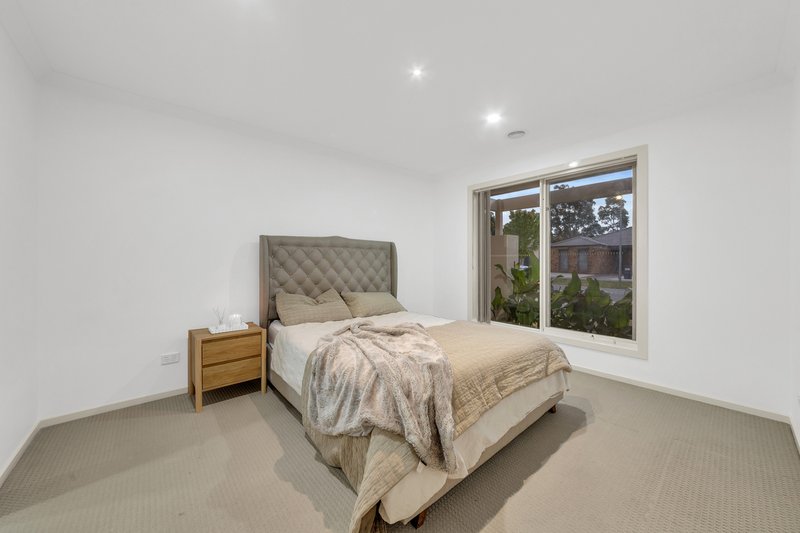 Photo - 20 Lemon Thyme Way, Lynbrook VIC 3975 - Image 7