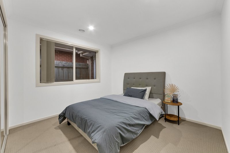 Photo - 20 Lemon Thyme Way, Lynbrook VIC 3975 - Image 9