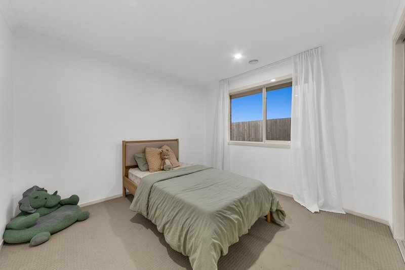 Photo - 20 Lemon Thyme Way, Lynbrook VIC 3975 - Image 10