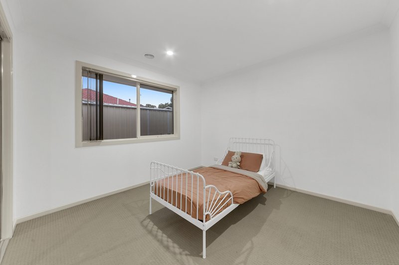 Photo - 20 Lemon Thyme Way, Lynbrook VIC 3975 - Image 11