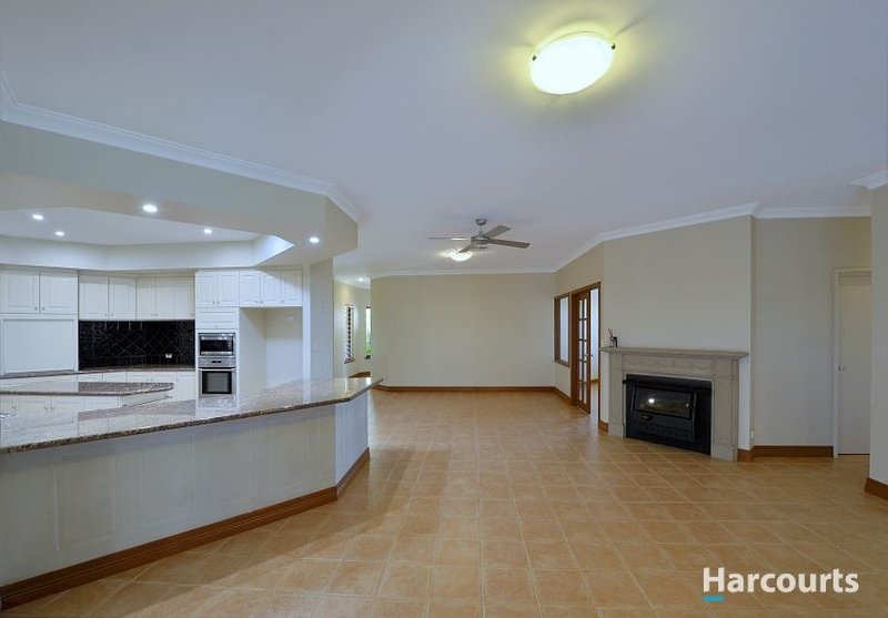 Photo - 20 Lindley Road, Halls Head WA 6210 - Image 5