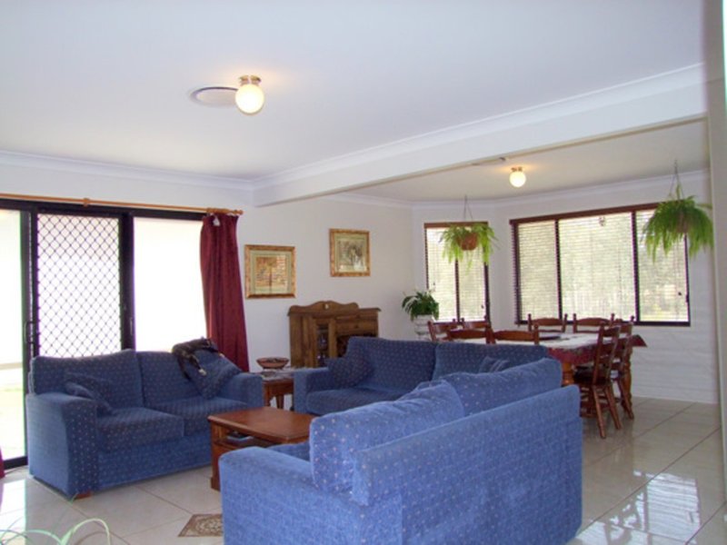 Photo - 20 Llanrian Drive, Singleton NSW 2330 - Image 6