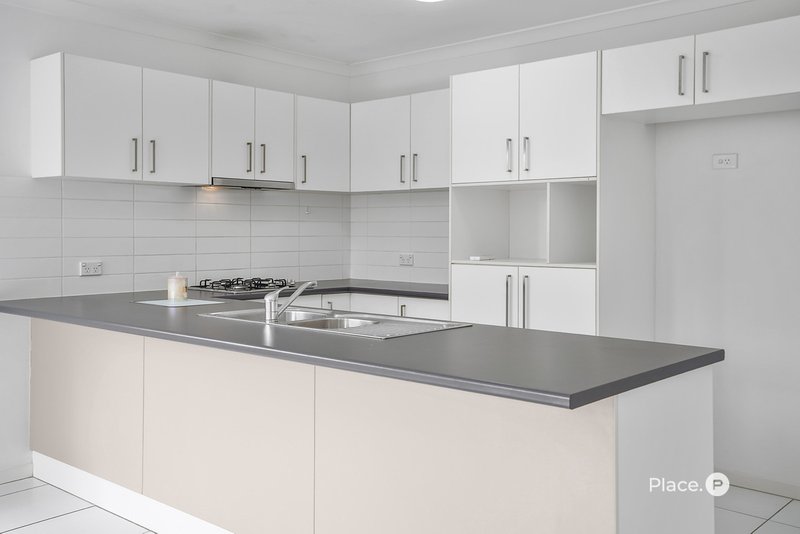 Photo - 20 Lomond Street, North Lakes QLD 4509 - Image 3