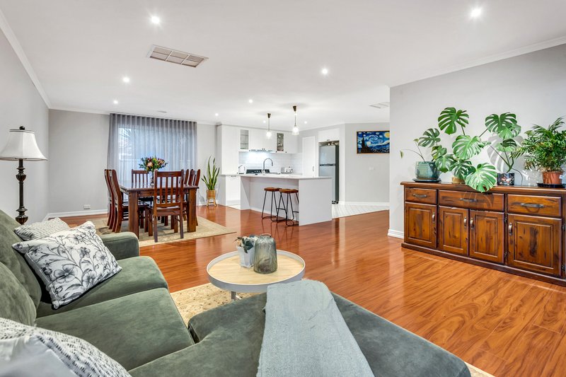 Photo - 20 Long Island Circuit, Craigieburn VIC 3064 - Image 10