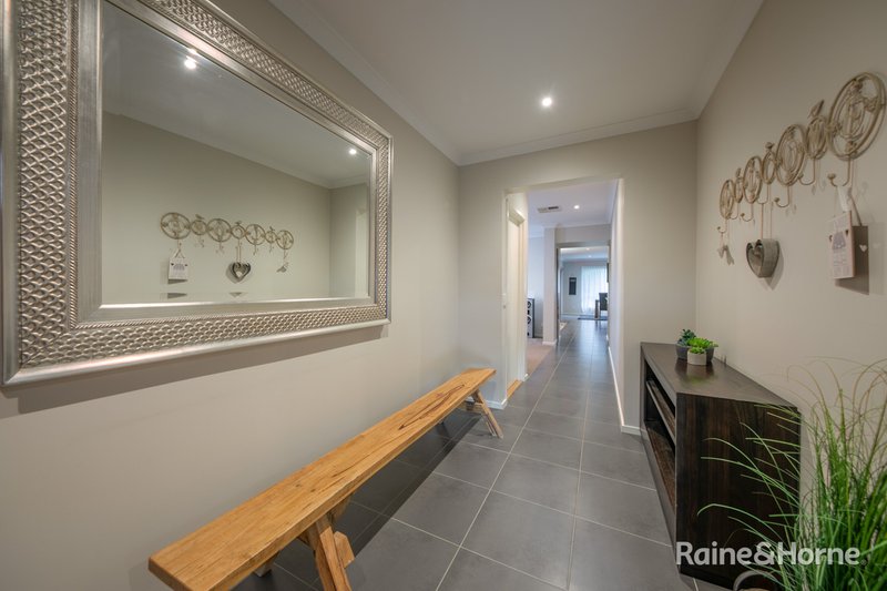 Photo - 20 Longmire Court, Sunbury VIC 3429 - Image 5