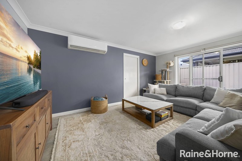 Photo - 20 Lowan Street, Spring Farm NSW 2570 - Image 4