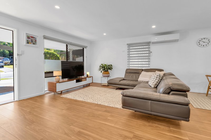 Photo - 20 Lowanna Drive, Ashmore QLD 4214 - Image 3