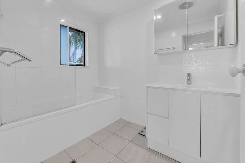 Photo - 20 Lowanna Drive, Ashmore QLD 4214 - Image 17