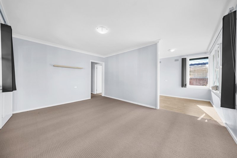 Photo - 20 Lucena Crescent, Lethbridge Park NSW 2770 - Image 2