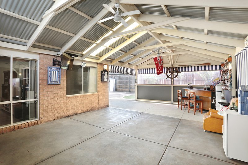 Photo - 20 Lynbridge Crescent, Tarneit VIC 3029 - Image 2