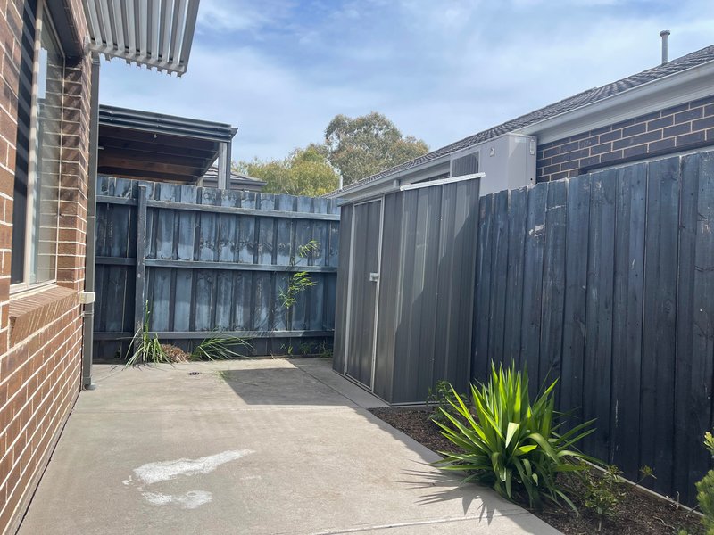 Photo - 20 Madden Drive, South Morang VIC 3752 - Image 7