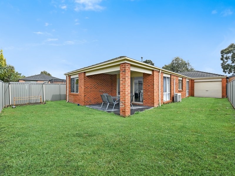 Photo - 20 Maddock Drive, Cranbourne East VIC 3977 - Image 13