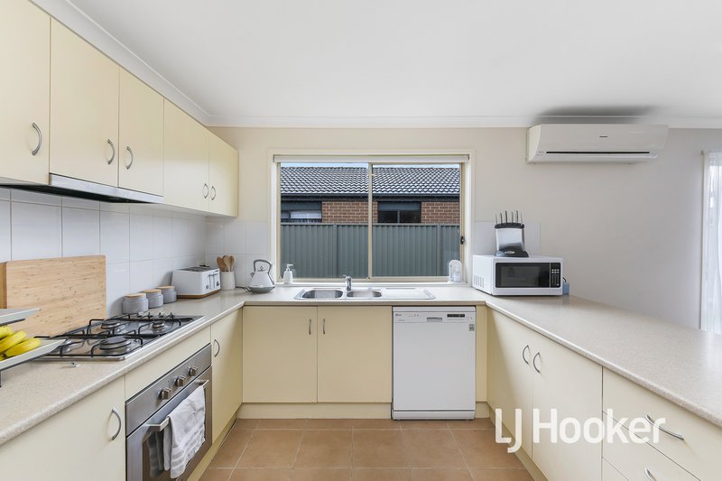 Photo - 20 Maddock Drive, Cranbourne East VIC 3977 - Image 6