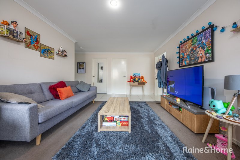 Photo - 20 Maiden Drive, Sunbury VIC 3429 - Image 2