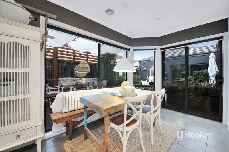 Photo - 20 Maidenhair Drive, Point Cook VIC 3030 - Image 12