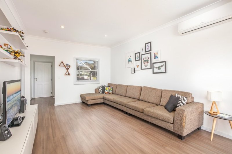 Photo - 20 Mailer Avenue, Wollongong NSW 2500 - Image 4