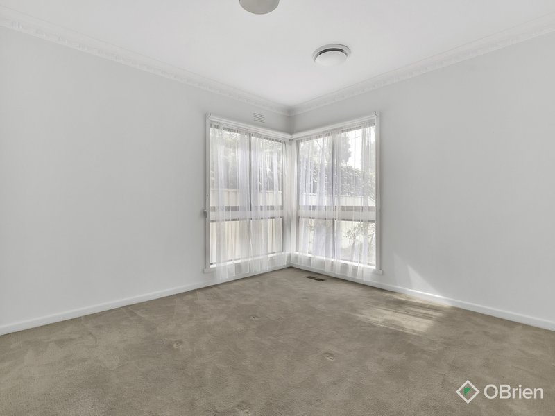 Photo - 20 Mambourin Street, Werribee VIC 3030 - Image 8