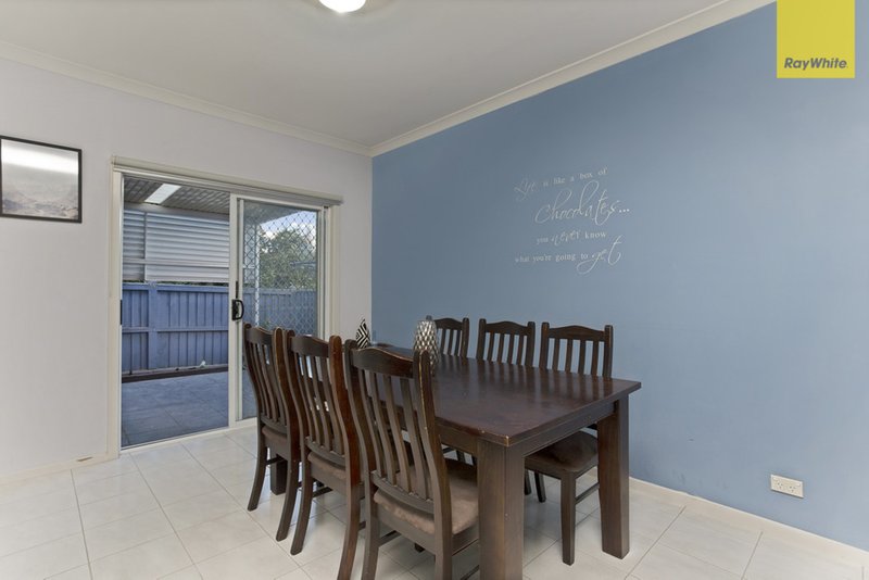 Photo - 20 Marchmont Rise, Craigieburn VIC 3064 - Image 3