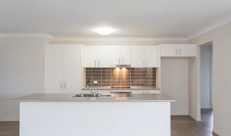 Photo - 20 Maree Place, Redland Bay QLD 4165 - Image 1