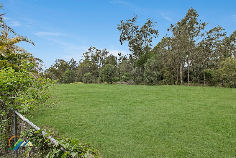 Photo - 20 Matthew Flinders Drive, Caboolture South QLD 4510 - Image 12