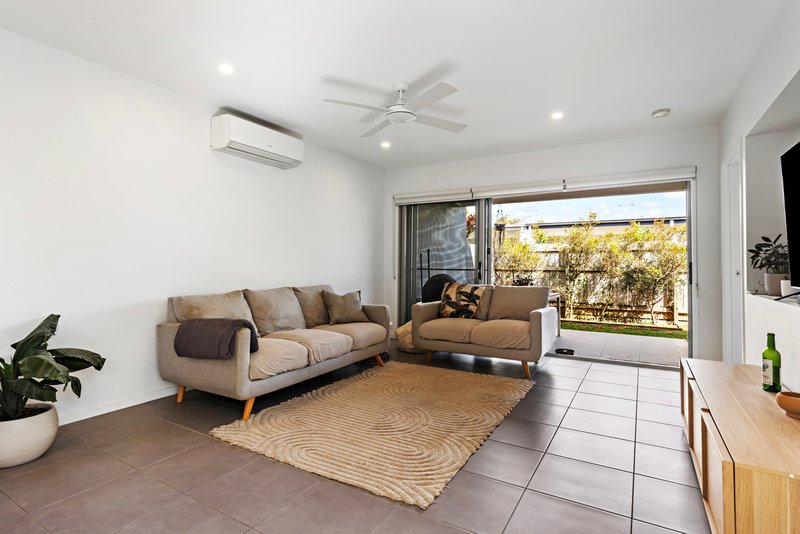 Photo - 20 Mcconnell Esplanade, Strathpine QLD 4500 - Image 2