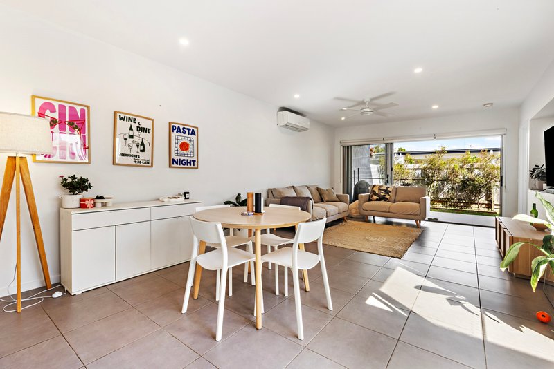 Photo - 20 Mcconnell Esplanade, Strathpine QLD 4500 - Image 3