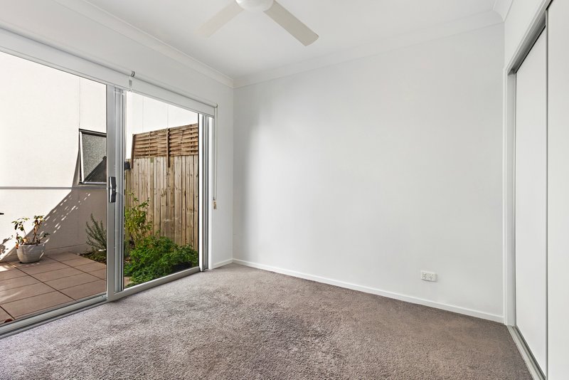Photo - 20 Mcconnell Esplanade, Strathpine QLD 4500 - Image 9