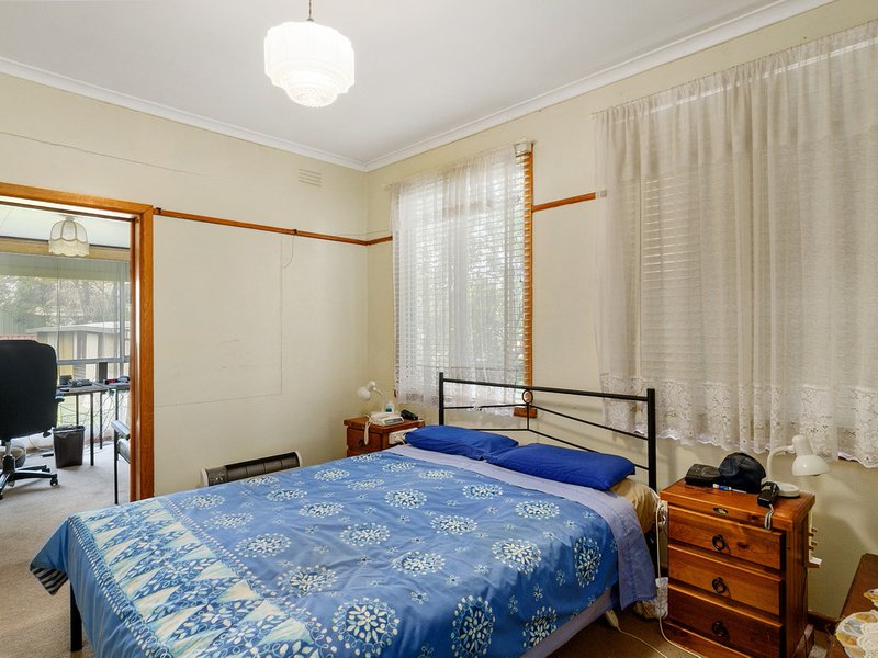 Photo - 20 Meadows Avenue, Benalla VIC 3672 - Image 5