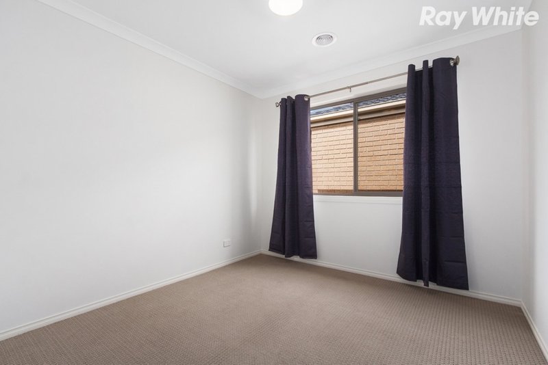 Photo - 20 Melissa Way, Pakenham VIC 3810 - Image 8