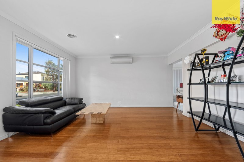 Photo - 20 Menzies Drive, Burnside Heights VIC 3023 - Image 3