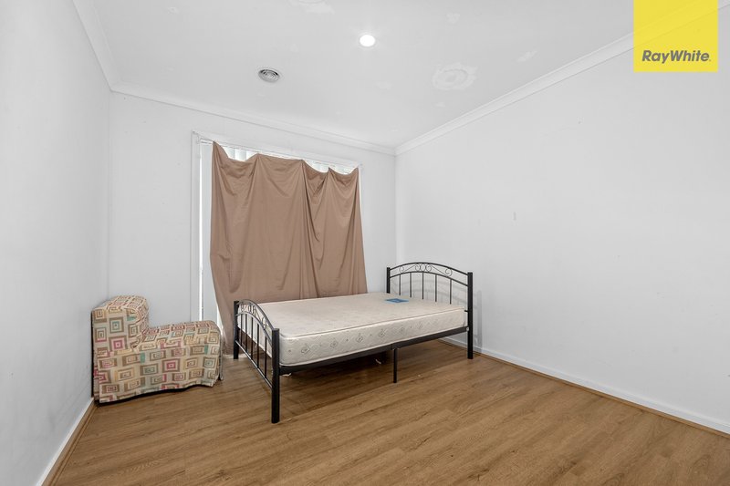 Photo - 20 Menzies Drive, Burnside Heights VIC 3023 - Image 6