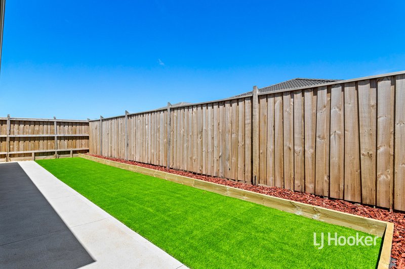 Photo - 20 Mervyn Way, Mambourin VIC 3024 - Image 14