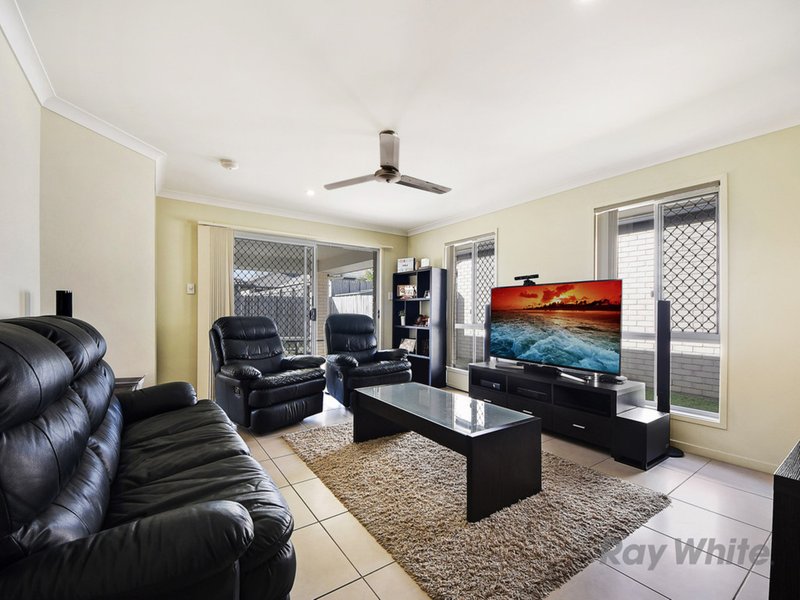 Photo - 20 Miers Crescent, Murrumba Downs QLD 4503 - Image 6