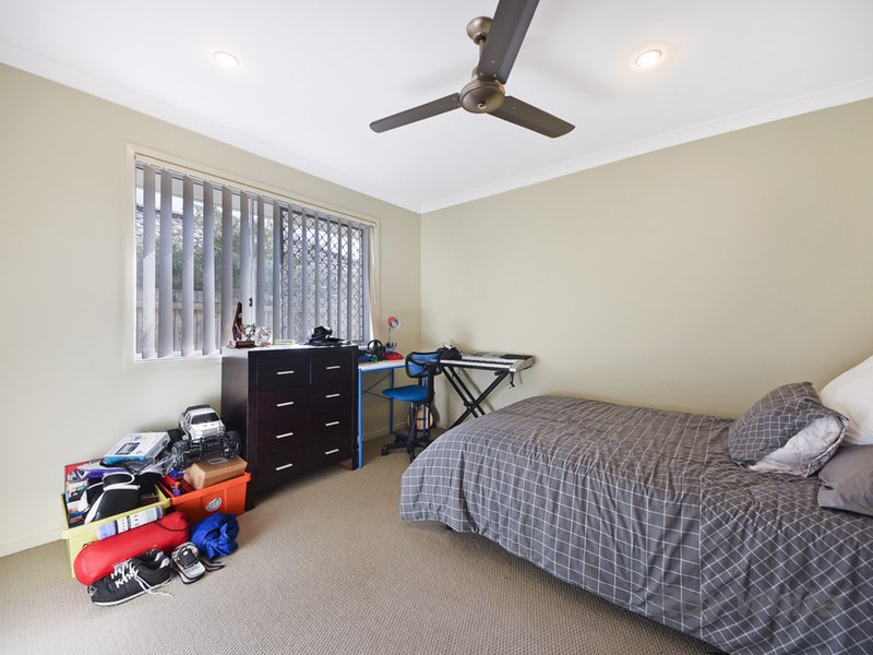 Photo - 20 Miers Crescent, Murrumba Downs QLD 4503 - Image 11