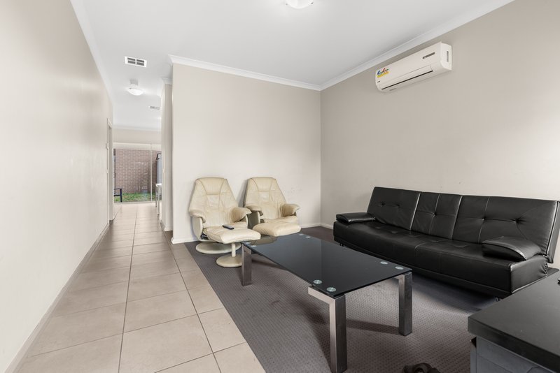 Photo - 20 Millport Drive, Burnside Heights VIC 3023 - Image 4