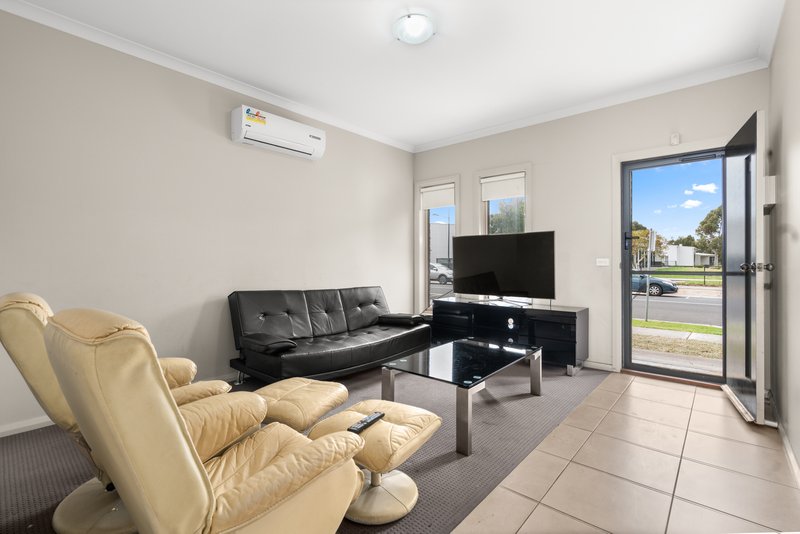 Photo - 20 Millport Drive, Burnside Heights VIC 3023 - Image 5