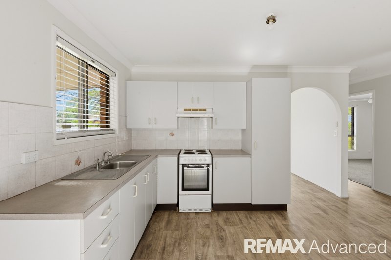 Photo - 20 Moatah Drive, Beachmere QLD 4510 - Image 5