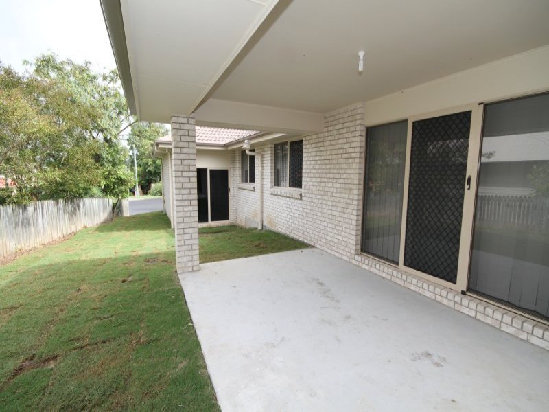 Photo - 20 Moeller Place, Mansfield QLD 4122 - Image 2